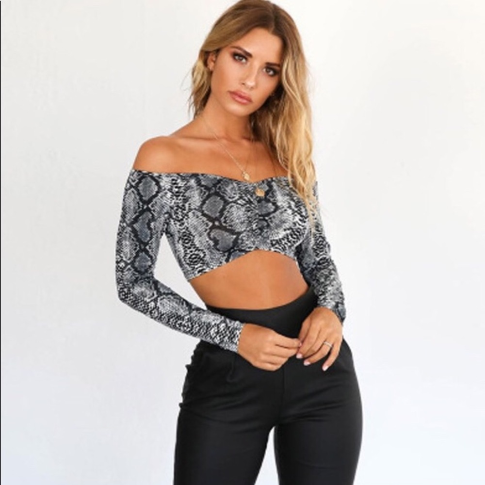 Long sleeve snake skin crop top